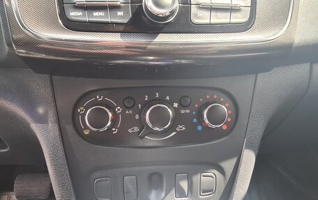 Renault Logan II, 2019 год, 1 215 000 рублей, 11 фотография