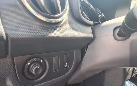 Renault Logan II, 2019 год, 1 215 000 рублей, 32 фотография