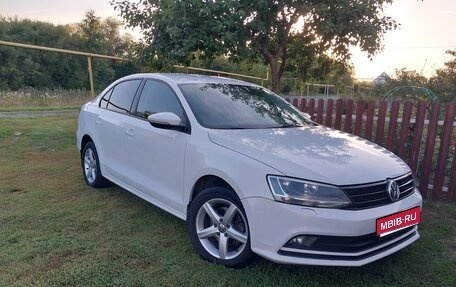Volkswagen Jetta VI, 2015 год, 1 055 000 рублей, 1 фотография