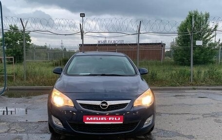 Opel Astra J, 2011 год, 950 000 рублей, 1 фотография