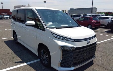 Toyota Voxy, 2024 год, 3 185 000 рублей, 1 фотография