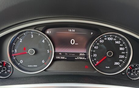 Volkswagen Touareg III, 2015 год, 3 300 000 рублей, 10 фотография