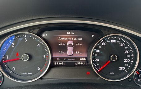 Volkswagen Touareg III, 2015 год, 3 300 000 рублей, 11 фотография