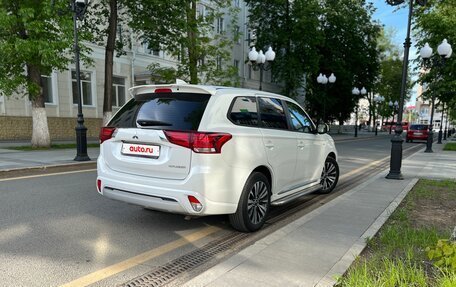 Mitsubishi Outlander III рестайлинг 3, 2022 год, 2 415 000 рублей, 2 фотография