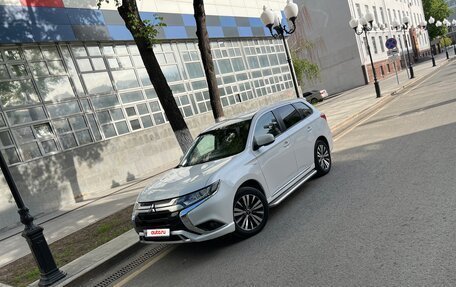 Mitsubishi Outlander III рестайлинг 3, 2022 год, 2 415 000 рублей, 14 фотография