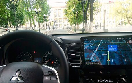 Mitsubishi Outlander III рестайлинг 3, 2022 год, 2 415 000 рублей, 12 фотография