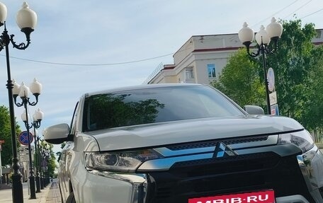 Mitsubishi Outlander III рестайлинг 3, 2022 год, 2 415 000 рублей, 13 фотография