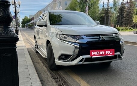 Mitsubishi Outlander III рестайлинг 3, 2022 год, 2 415 000 рублей, 6 фотография