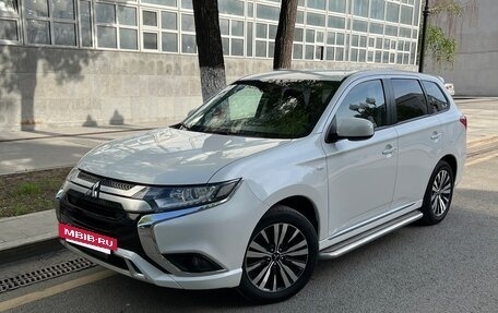 Mitsubishi Outlander III рестайлинг 3, 2022 год, 2 415 000 рублей, 8 фотография