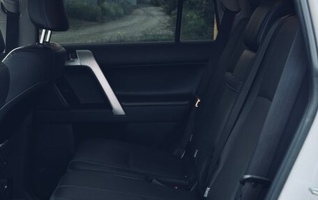 Toyota Land Cruiser Prado 150 рестайлинг 2, 2021 год, 6 900 000 рублей, 8 фотография