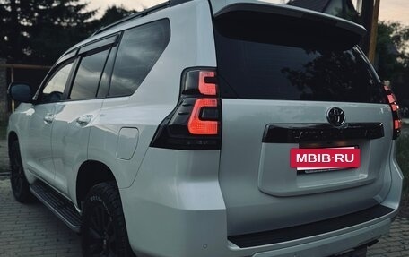 Toyota Land Cruiser Prado 150 рестайлинг 2, 2021 год, 6 900 000 рублей, 4 фотография