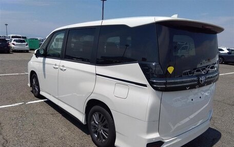 Toyota Voxy, 2024 год, 3 185 000 рублей, 4 фотография