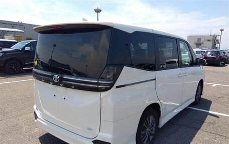 Toyota Voxy, 2024 год, 3 185 000 рублей, 2 фотография