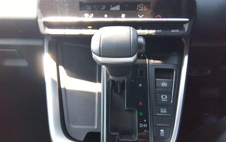 Toyota Voxy, 2024 год, 3 185 000 рублей, 8 фотография