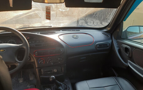 Chevrolet Niva I рестайлинг, 2006 год, 300 000 рублей, 5 фотография