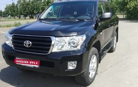 Toyota Land Cruiser 200, 2011 год, 3 200 000 рублей, 2 фотография