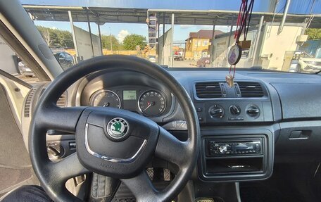 Skoda Fabia II, 2011 год, 695 000 рублей, 10 фотография