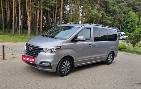 Hyundai Grand Starex Grand Starex I рестайлинг 2, 2018 год, 2 699 000 рублей, 2 фотография