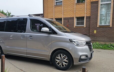 Hyundai Grand Starex Grand Starex I рестайлинг 2, 2018 год, 2 699 000 рублей, 15 фотография