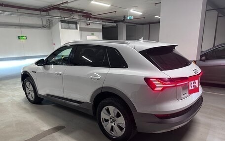 Audi e-tron I, 2020 год, 4 200 000 рублей, 14 фотография