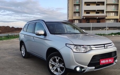 Mitsubishi Outlander III рестайлинг 3, 2013 год, 1 640 000 рублей, 1 фотография