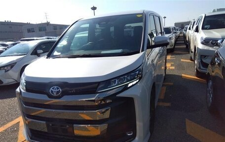 Toyota Noah, 2024 год, 3 305 000 рублей, 5 фотография