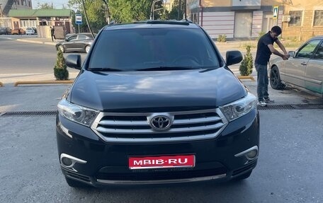 Toyota Highlander III, 2012 год, 1 700 000 рублей, 1 фотография