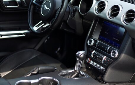 Ford Mustang VI рестайлинг, 2019 год, 3 200 000 рублей, 17 фотография