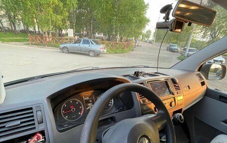 Volkswagen Caravelle T5, 2013 год, 2 300 000 рублей, 2 фотография