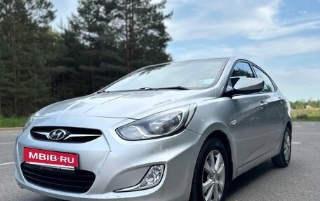 Hyundai Solaris II рестайлинг, 2011 год, 725 000 рублей, 2 фотография