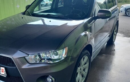 Mitsubishi Outlander III рестайлинг 3, 2010 год, 1 300 000 рублей, 3 фотография