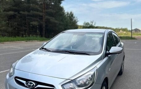 Hyundai Solaris II рестайлинг, 2011 год, 725 000 рублей, 10 фотография