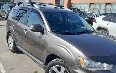 Mitsubishi Outlander III рестайлинг 3, 2010 год, 1 300 000 рублей, 15 фотография