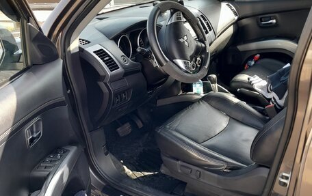 Mitsubishi Outlander III рестайлинг 3, 2010 год, 1 300 000 рублей, 11 фотография