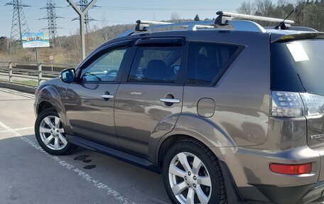 Mitsubishi Outlander III рестайлинг 3, 2010 год, 1 300 000 рублей, 17 фотография