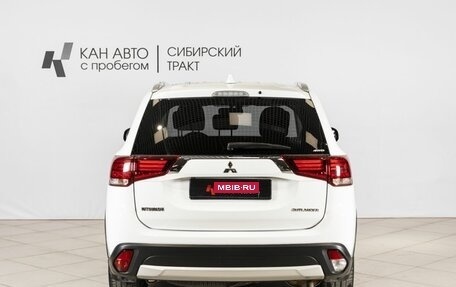 Mitsubishi Outlander III рестайлинг 3, 2018 год, 2 090 000 рублей, 8 фотография