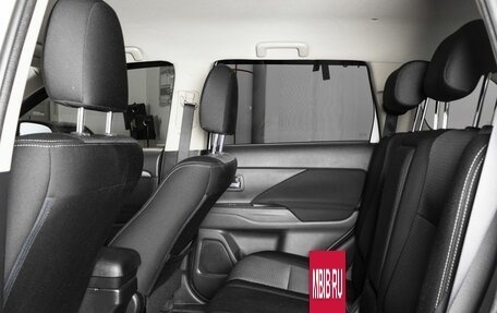 Mitsubishi Outlander III рестайлинг 3, 2018 год, 2 090 000 рублей, 12 фотография