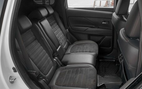 Mitsubishi Outlander III рестайлинг 3, 2022 год, 2 799 000 рублей, 7 фотография