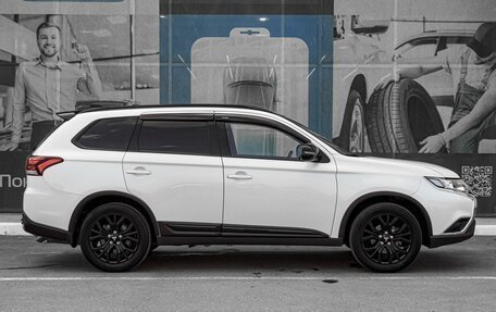 Mitsubishi Outlander III рестайлинг 3, 2022 год, 2 799 000 рублей, 5 фотография