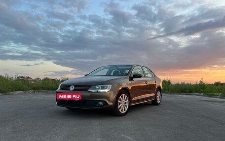 Volkswagen Jetta VI, 2011 год, 1 000 000 рублей, 2 фотография