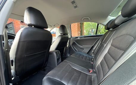 Volkswagen Jetta VI, 2011 год, 1 000 000 рублей, 14 фотография