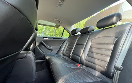 Volkswagen Jetta VI, 2011 год, 1 000 000 рублей, 13 фотография