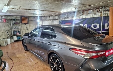 Toyota Camry, 2017 год, 2 200 000 рублей, 4 фотография