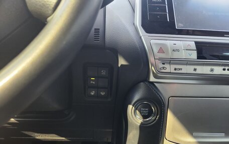 Toyota Land Cruiser Prado 150 рестайлинг 2, 2020 год, 6 300 000 рублей, 8 фотография