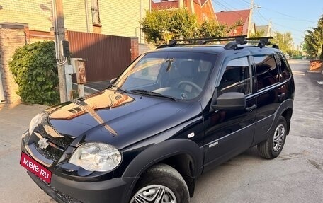 Chevrolet Niva I рестайлинг, 2015 год, 689 000 рублей, 2 фотография