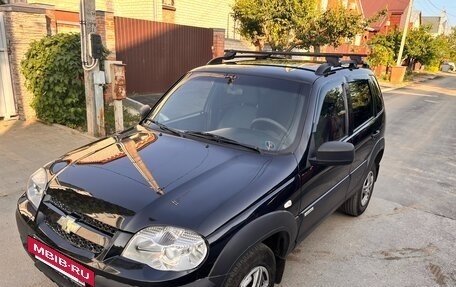 Chevrolet Niva I рестайлинг, 2015 год, 689 000 рублей, 5 фотография