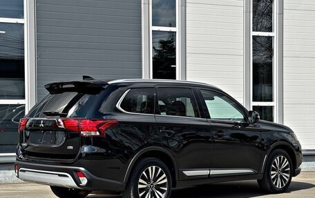 Mitsubishi Outlander III рестайлинг 3, 2020 год, 2 590 000 рублей, 4 фотография