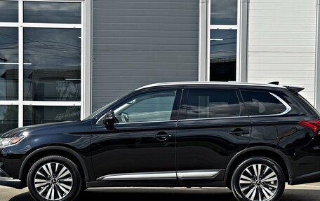 Mitsubishi Outlander III рестайлинг 3, 2020 год, 2 590 000 рублей, 5 фотография