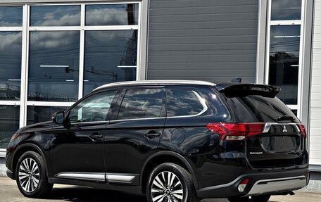 Mitsubishi Outlander III рестайлинг 3, 2020 год, 2 590 000 рублей, 2 фотография
