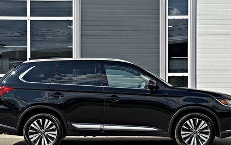 Mitsubishi Outlander III рестайлинг 3, 2020 год, 2 590 000 рублей, 6 фотография